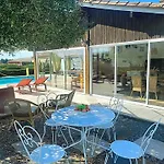 Bordeaux, Piscine Et 4*