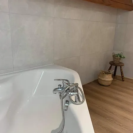 Bordeaux, Piscine Et 4*