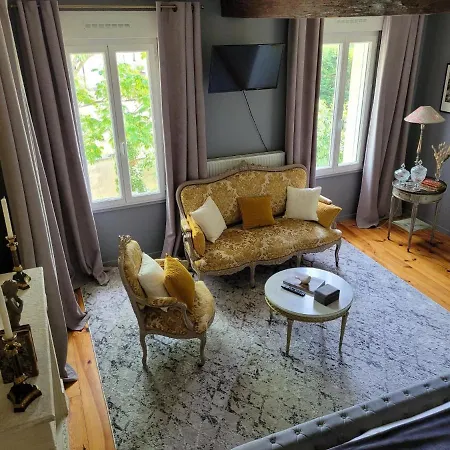 Bordeaux, Piscine Et 4*