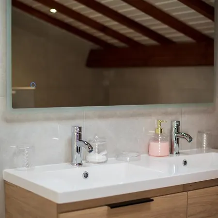 Nocleg ze śniadaniem Bordeaux, Piscine Et 4*