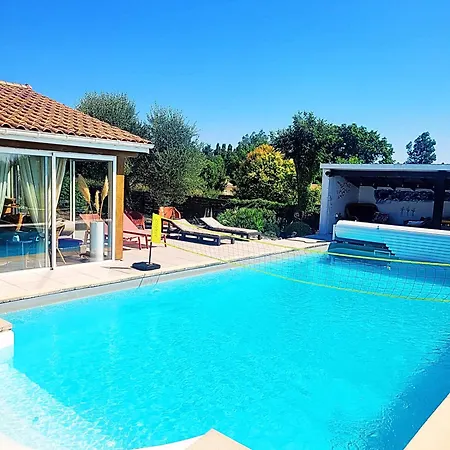 Bordeaux, Piscine Et לינה וארוחת בוקר