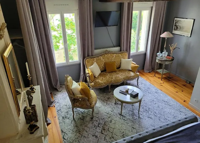 Bordeaux, Piscine Et 4*
